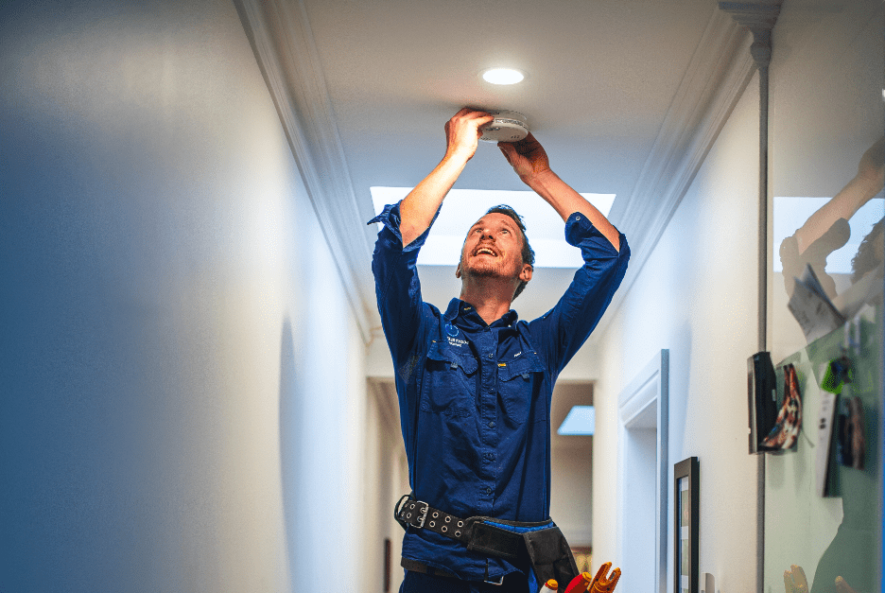 a professional electrician making a lightbulb electrical installation in Sydney